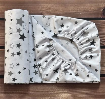 Простынь для детской кроватки на резинке Babystartex, 120х60см, хлопок, белая/серые и белые звезды, Унисекс