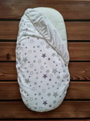 Наматрасник непромокаемый в коляску BabyStarTex, 35х75см, белый/белые и серые звезды