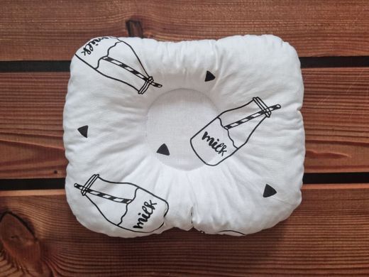 Подушка для новорожденного анатомическая, белая/бутылочки Milk с трубочкой 0+, Унисекс