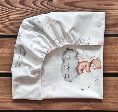 Простынь для детской кроватки на резинке Babystartex, 120х60см, хлопок, белая/мишки на облачке с шариками, Мальчик