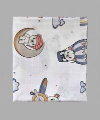 Пеленка муслиновая 2 слоя BabyStarTex, 80x90 см, белая/мишки на месяце, на радуге, на самолете, Унисекс, 90х80