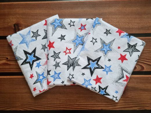 Пеленка фланель/байка BabyStarTex, белая/звезды синие и красные рисованные, 110х90